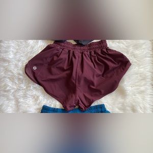 LULU LEMON hotty hot 2.5” low-rise shorts!